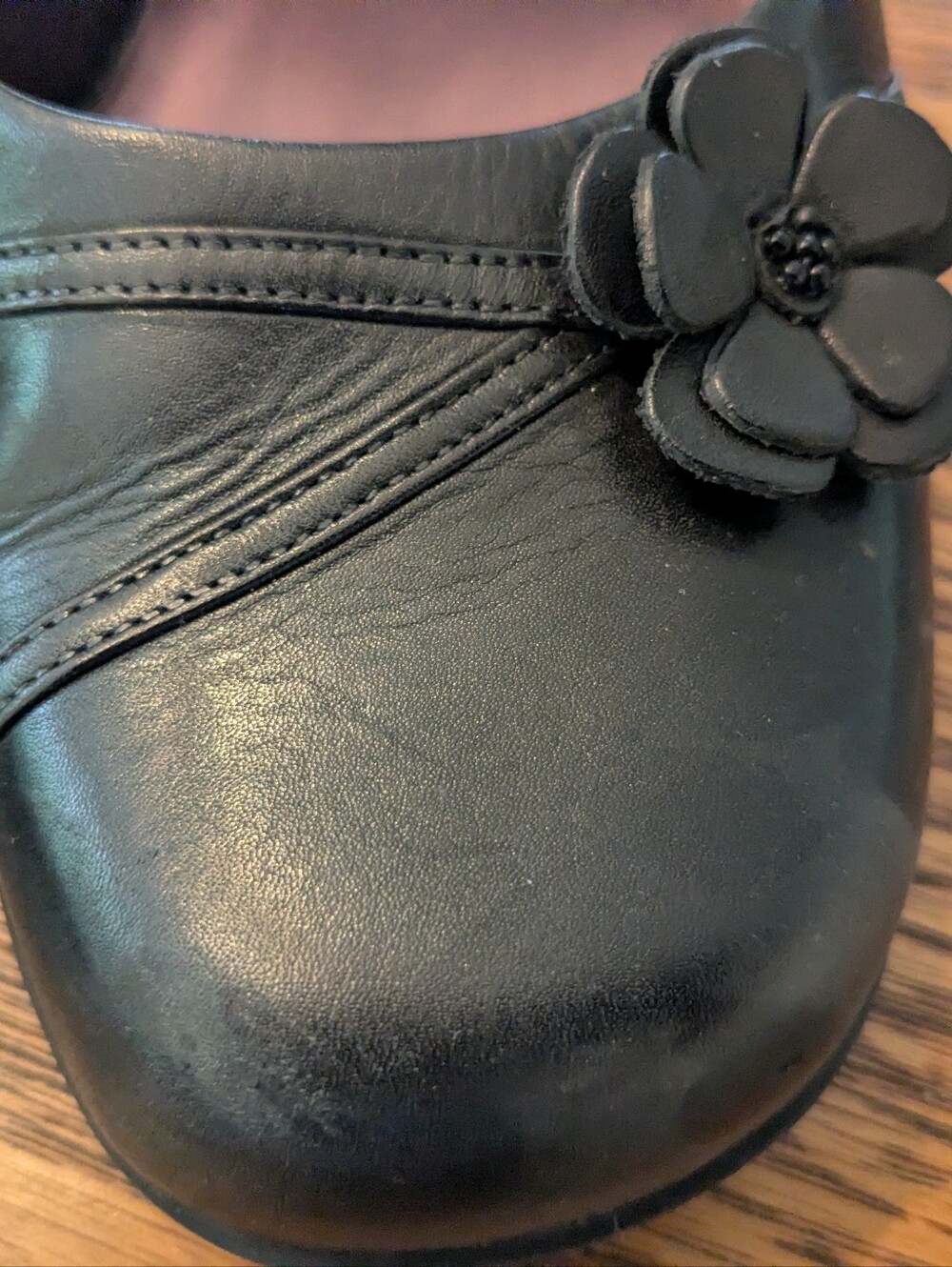 Black Kenneth Cole Reaction Women's Mary Jane Pumps with Floral Accent size 7 - Picture 5 of 7